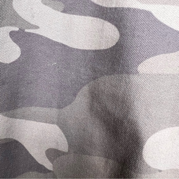 Democracy Green Camouflage Absolution Skinny Pants Size 22 - Picture 5 of 13